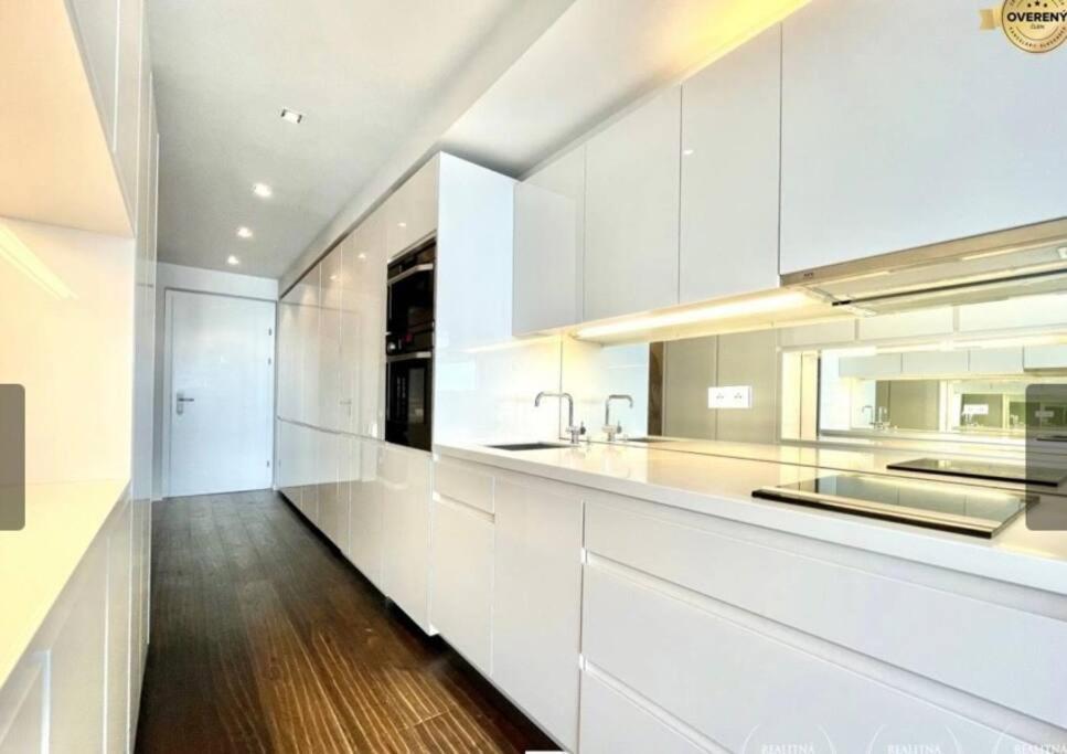 Eurovea Cozy Studio Apartment บราติสลาวา ภายนอก รูปภาพ