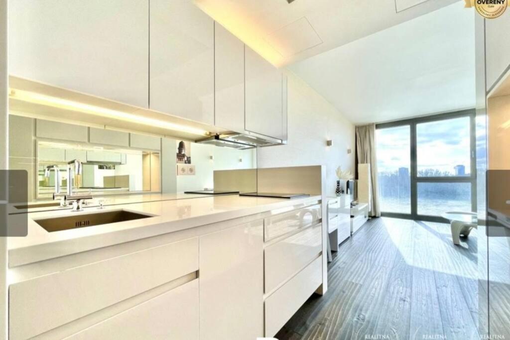 Eurovea Cozy Studio Apartment บราติสลาวา ภายนอก รูปภาพ