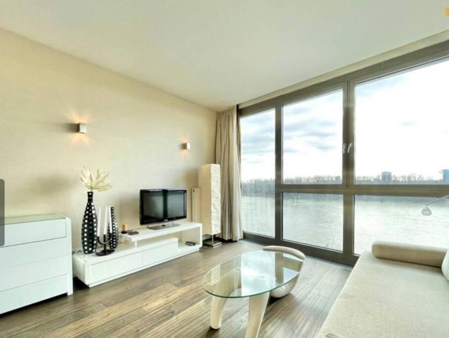 Eurovea Cozy Studio Apartment บราติสลาวา ภายนอก รูปภาพ